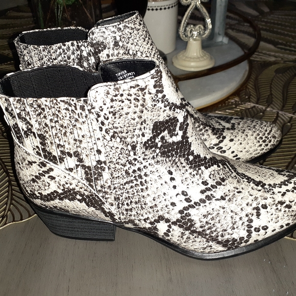 Boots - Picture 1 of 3